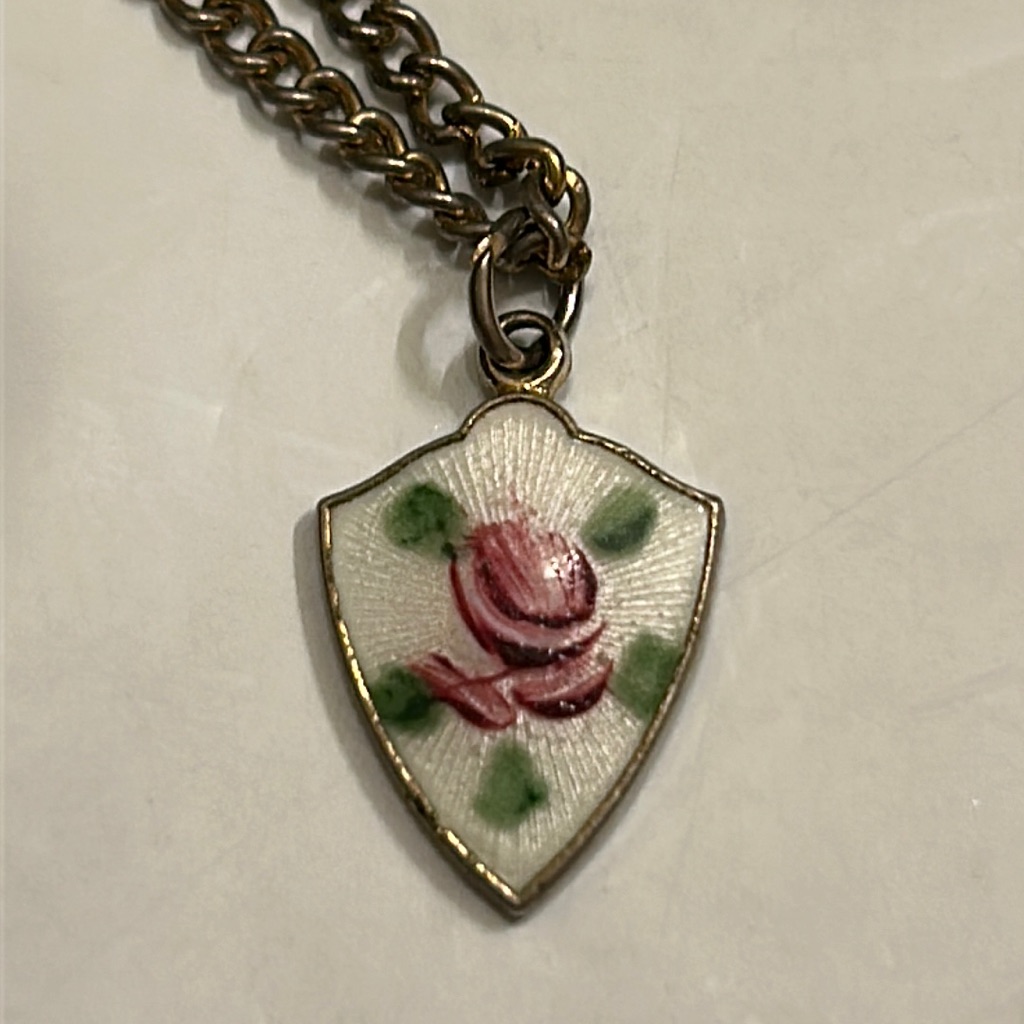 A Guilloche Shield Of Faith Vintage Signed Emmons Gold Tone Necklace 12$